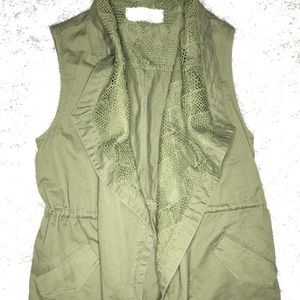 Army green utility vest with draw string